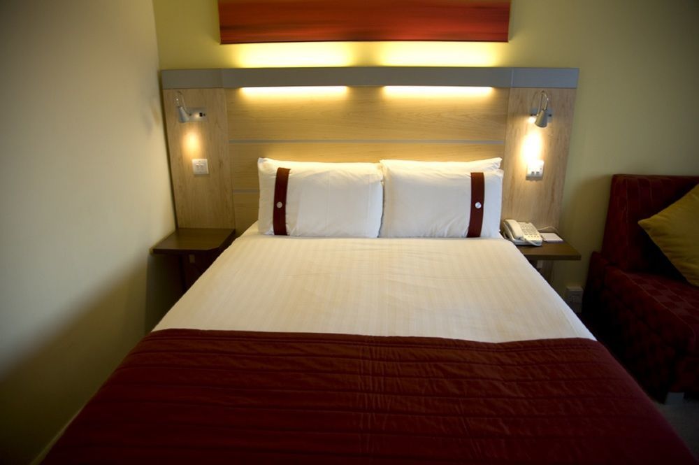 HOLIDAY INN EXPRESS EDINBURGH - ROYAL MILE, AN IHG HOTEL EDINBURGH 3*  (United Kingdom) - from US$ 83 | BOOKED